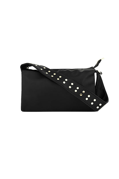 Bag babe on the move