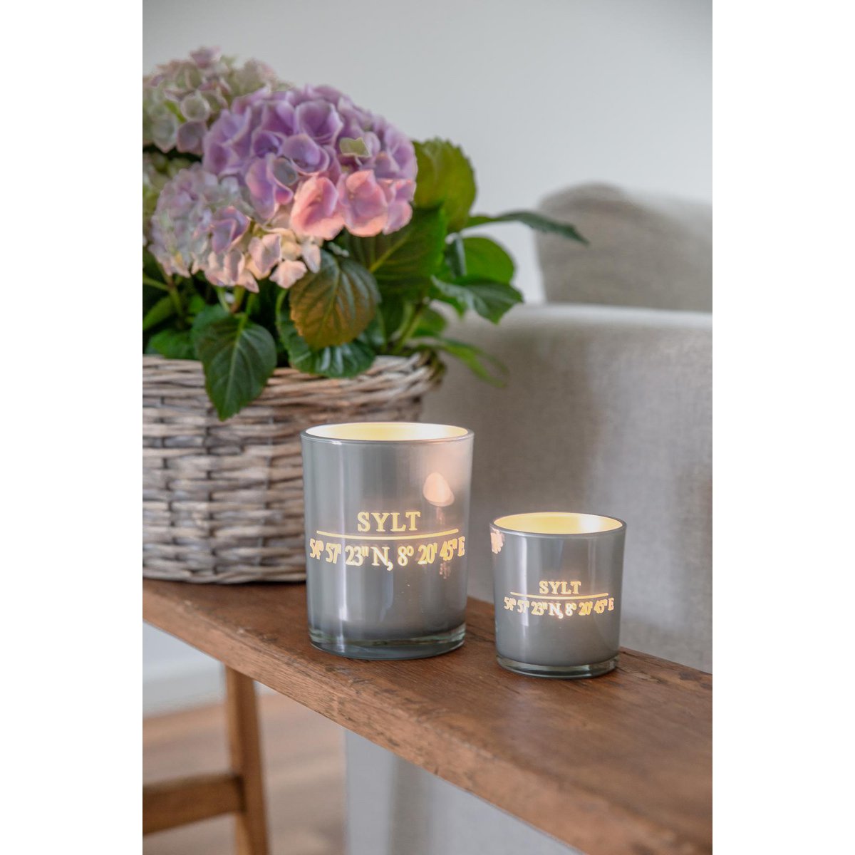 Set van 2 theelichtglazen Sylt (hoogte 8 cm, ø 7,5 cm) in grijze, elegante lantaarn met Sylt-coördinaten