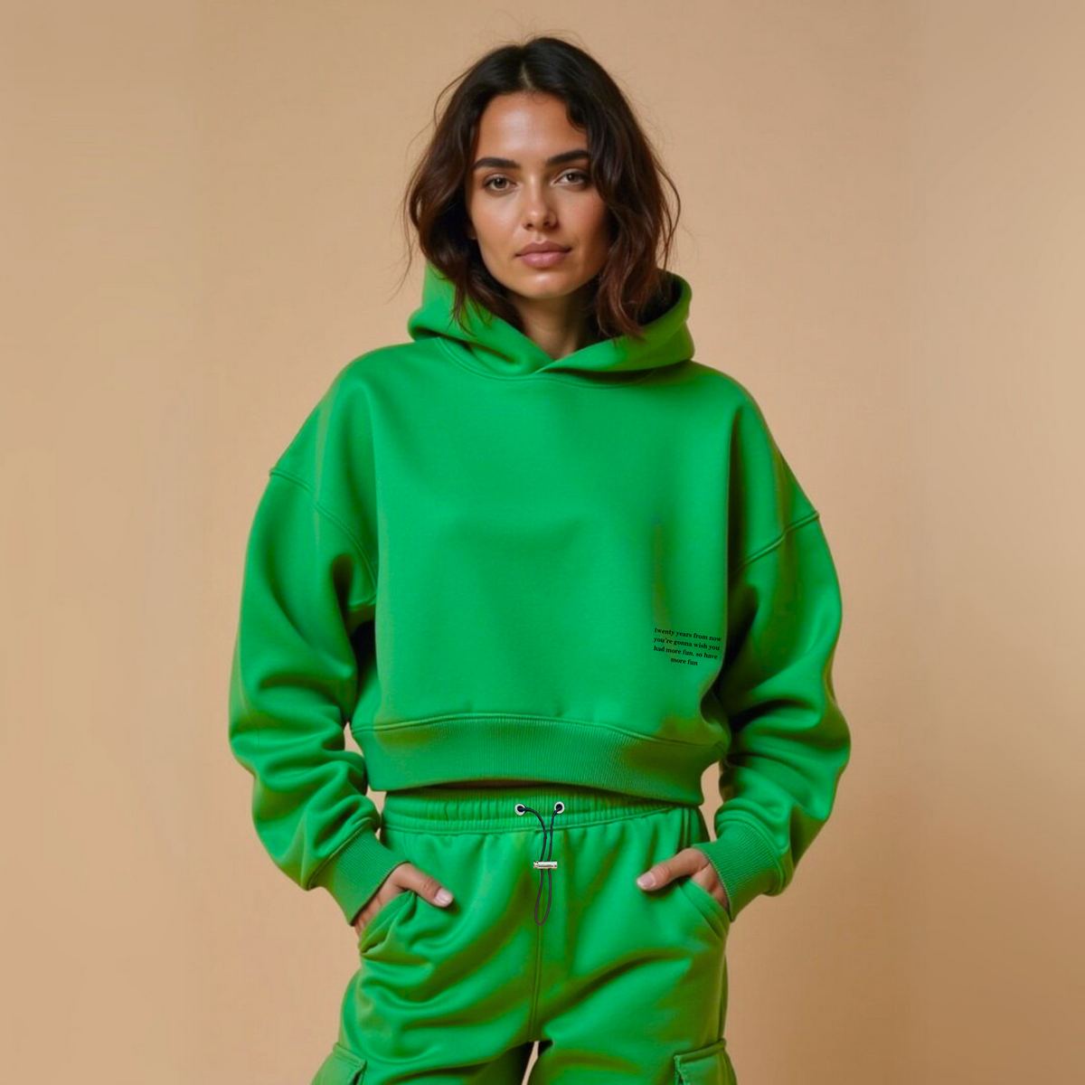 Crop hoodie "TWINTIG JAAR VANAF NU" - Wit