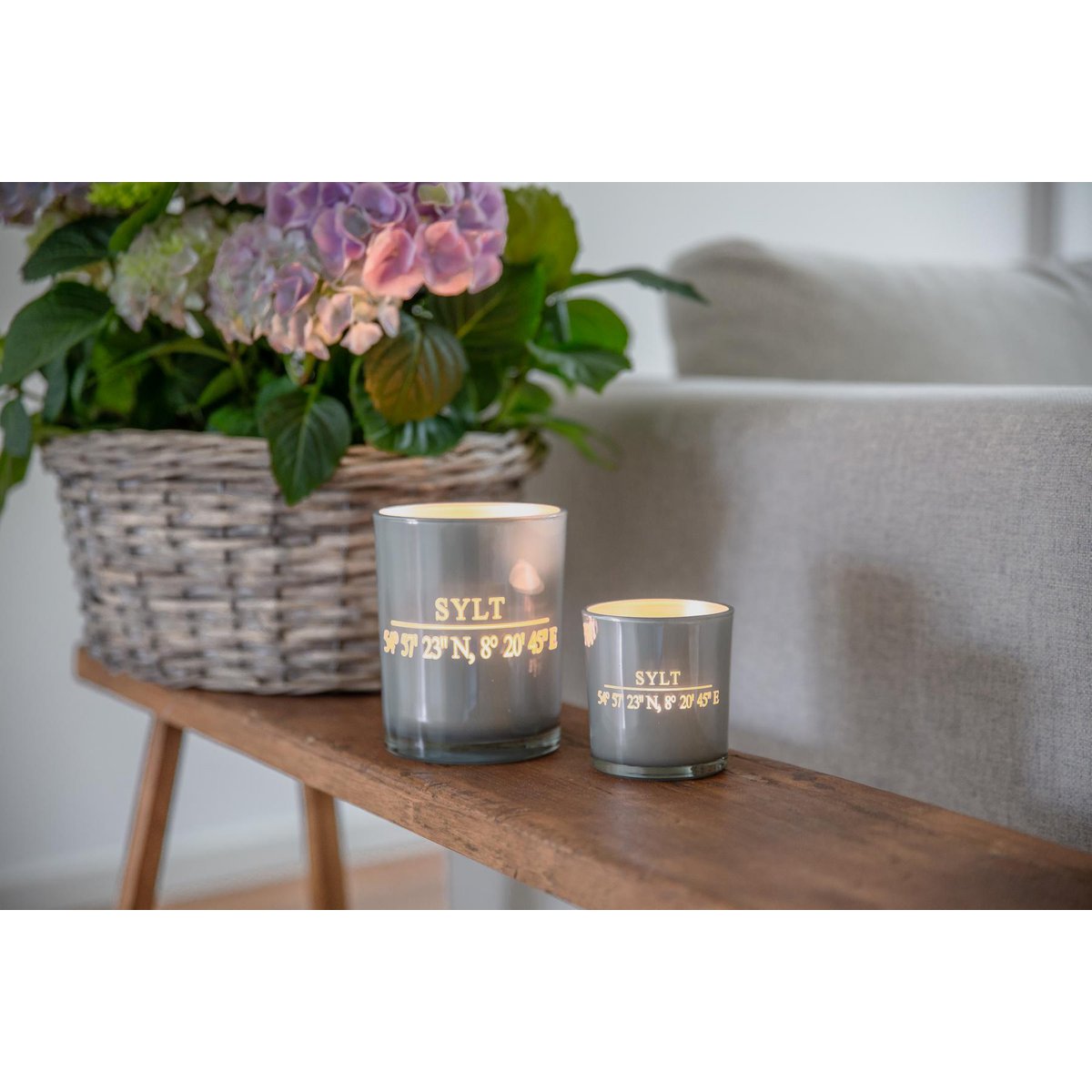 Set van 2 theelichtglazen Sylt (hoogte 8 cm, ø 7,5 cm) in grijze, elegante lantaarn met Sylt-coördinaten