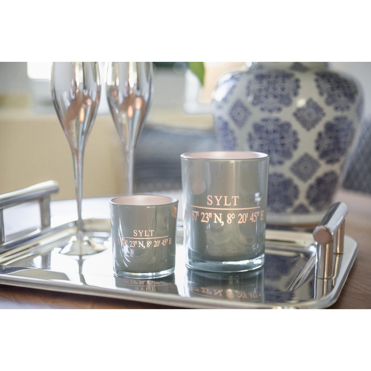 Set van 2 theelichtglazen Sylt (hoogte 8 cm, ø 7,5 cm) in grijze, elegante lantaarn met Sylt-coördinaten